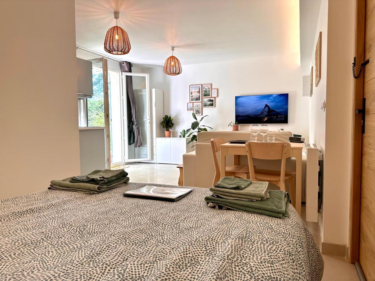 Paisible Studio Tout Neuf En Lisiere De Foret Peyrolles-en-Provence Bagian luar foto